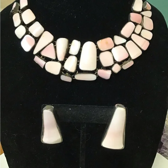 Sterling Pink Conch Necklace & Earrings - Picture 2 of 6